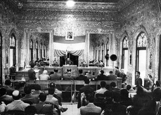 ۱۷ آبان ۱۳۳۲؛ محاکمه مصدق در آینه روایت‌های متضاد